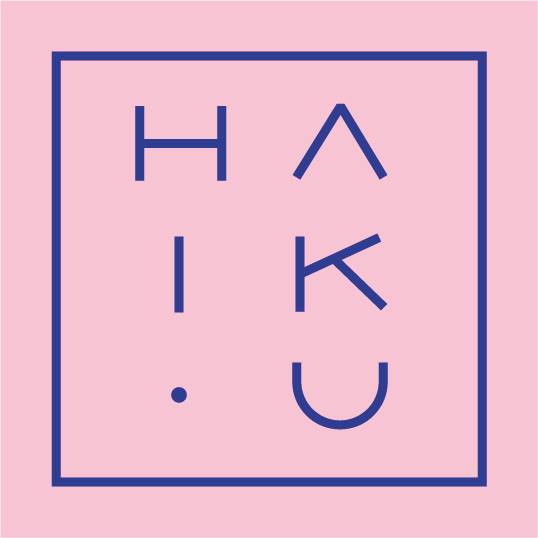 napis haiku na różowym tle