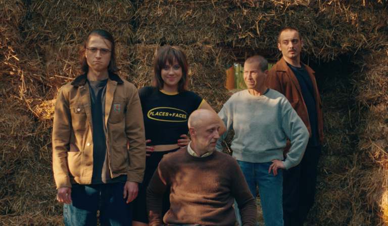 grupa ludzi