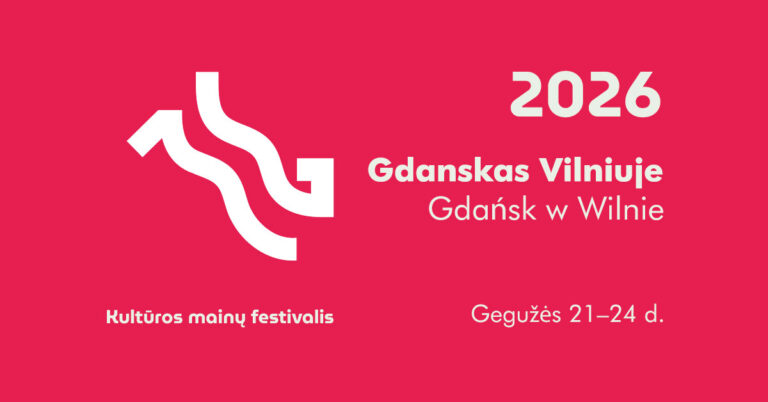 Grafika promująca festiwal „Gdańsk w Wilnie 2026” na intensywnie różowym tle. Po lewej stronie biały abstrakcyjny znak graficzny. Po prawej duży napis „2026”, poniżej litewski i polski tytuł wydarzenia: „Gdanskas Vilniuje / Gdańsk w Wilnie”. Na dole znajdują się informacje o festiwalu kultury oraz data wydarzenia: 21-24 maja.