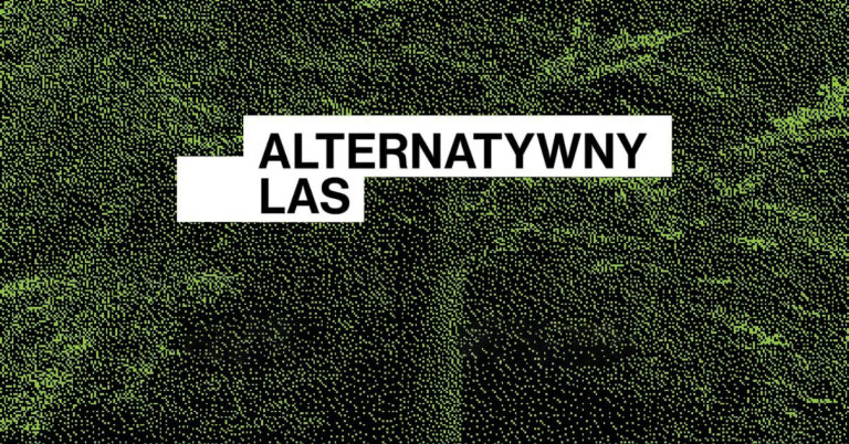 Czarno-zielona, pikselowa grafika z fragmentem lasu w tle. Po prawej stronie duży biały napis: ALTERNATYWNY LAS
