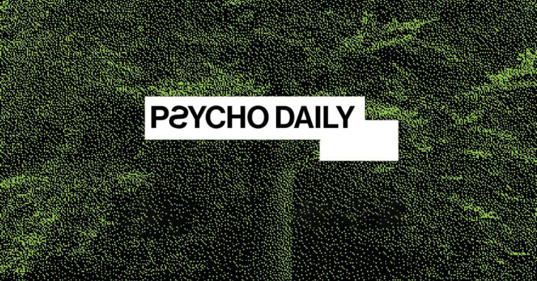 Czarno-zielona, pikselowa grafika z fragmentem lasu w tle. Po prawej stronie duży biały napis: psycho daily